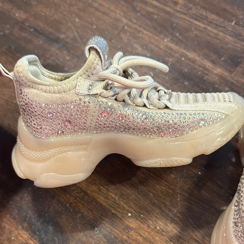 Baby Steve Madden Tan Knit Sneakers with Sock-Like Fit - Picture 5 of 7